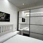 Ezlin House -quattro Passi Dal Mare * Savona
