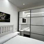 Ezlin House -quattro Passi Dal Mare * Savona