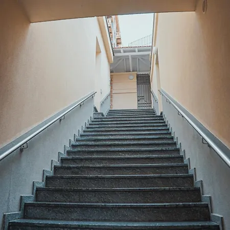 Ezlin House -quattro Passi Dal Mare * Savona