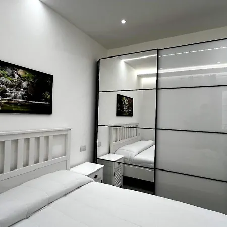 Ezlin House -quattro Passi Dal Mare * Savona