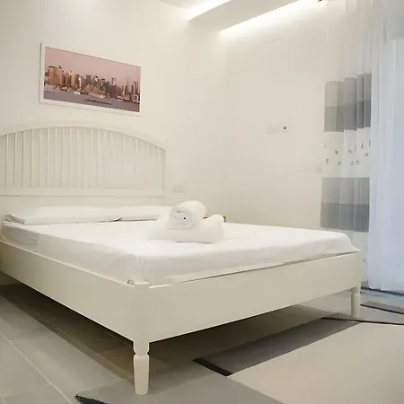 Ezlin House -quattro Passi Dal Mare * Savona