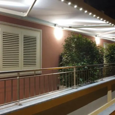 Ezlin House -quattro Passi Dal Mare * Savona