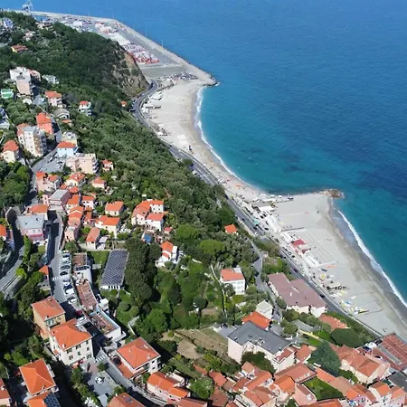 Ezlin House -quattro Passi Dal Mare * Savona