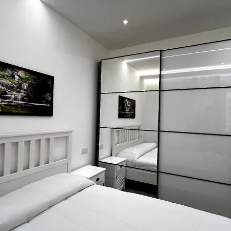 Ezlin House -quattro Passi Dal Mare * Savona