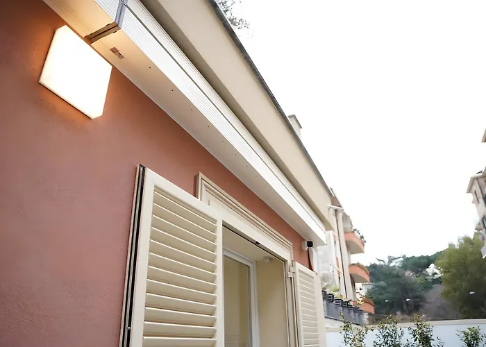 Ezlin House -quattro Passi Dal Mare * Σαβόνα