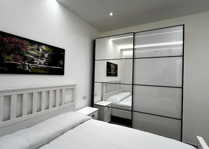 Ezlin House -quattro Passi Dal Mare * Savona